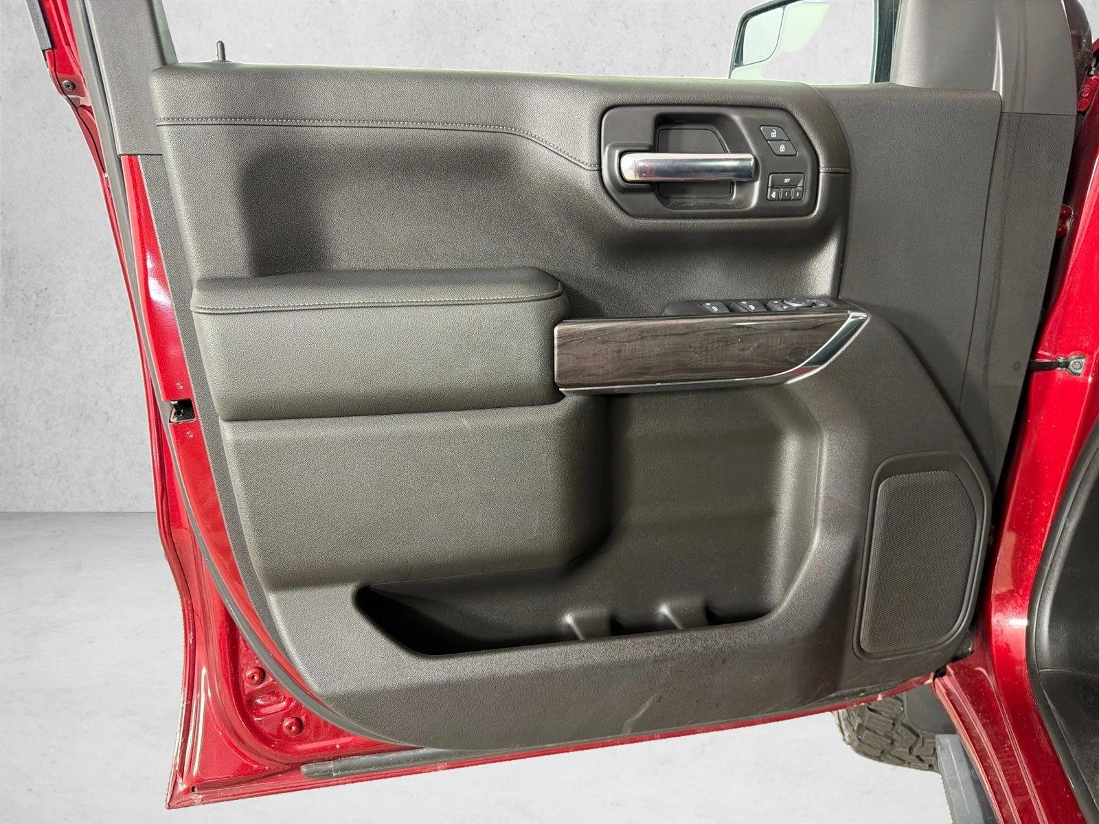 Used 2019 Cajun Red Tintcoat Chevrolet LTZ image 10