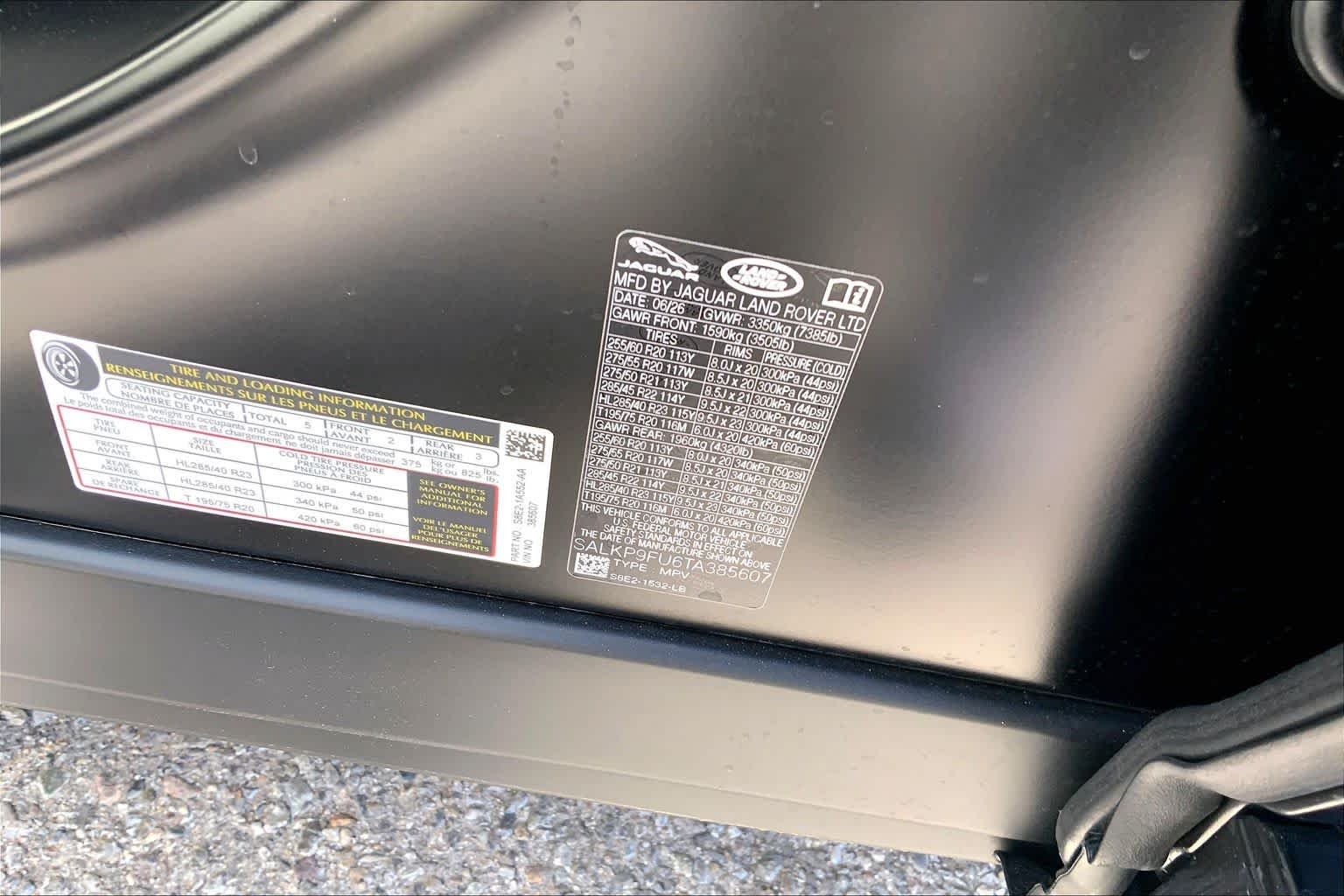 New 2026 Obsidian Black Satin Land Rover SE image 19