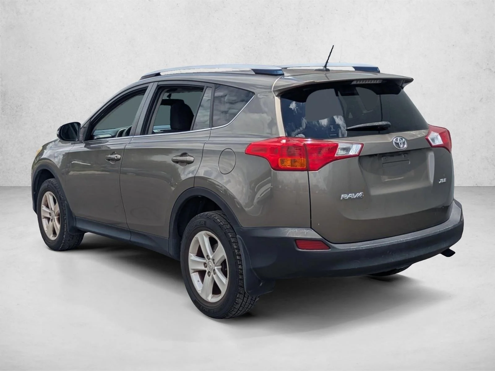 Used 2014 Pyrite Mica Toyota XLE image 7