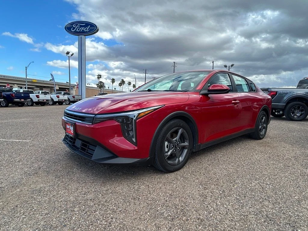 Used 2025 Red Kia LXS image 3