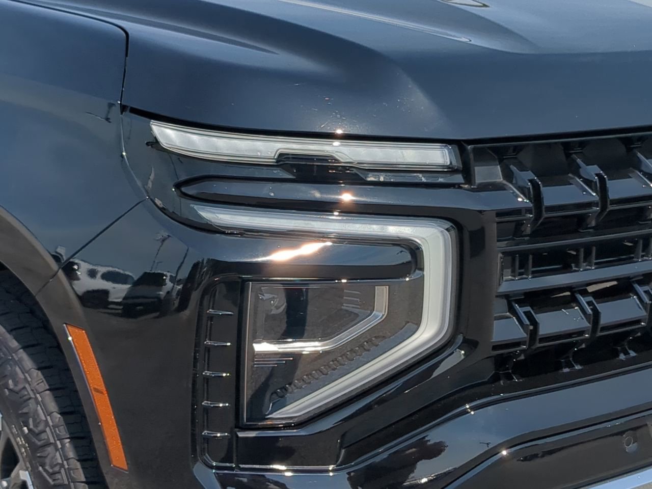 2025 Chevrolet Suburban Z71 - Photo 9