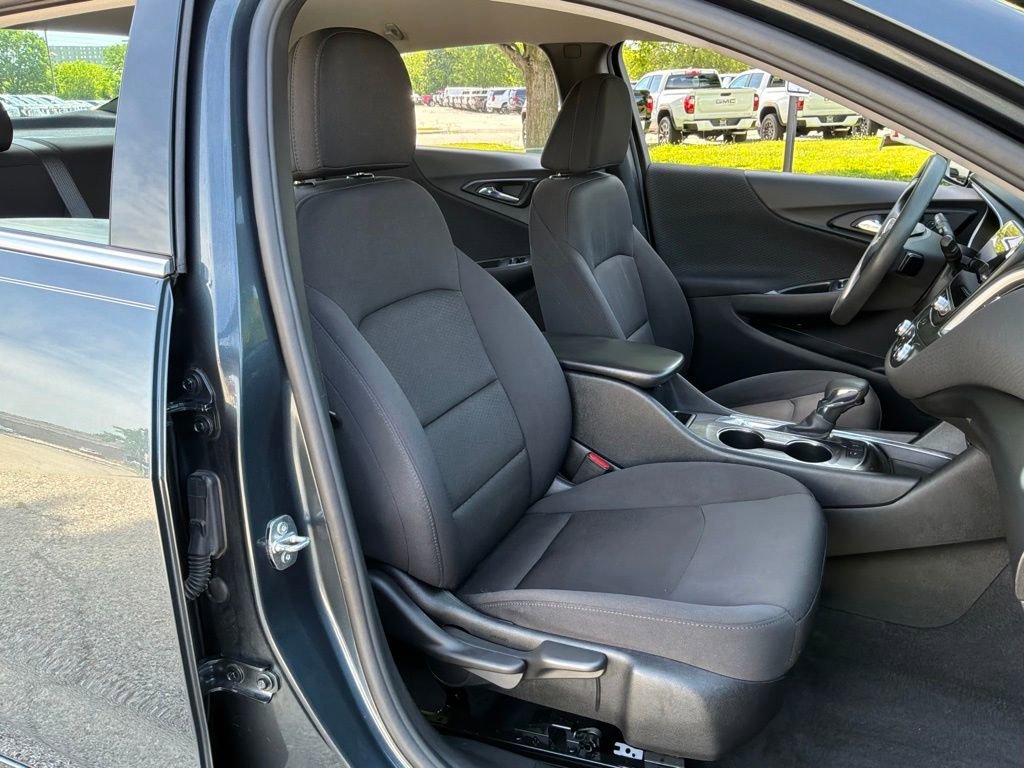 Used 2021 SHADOW GRAY METALLIC Chevrolet LS image 27