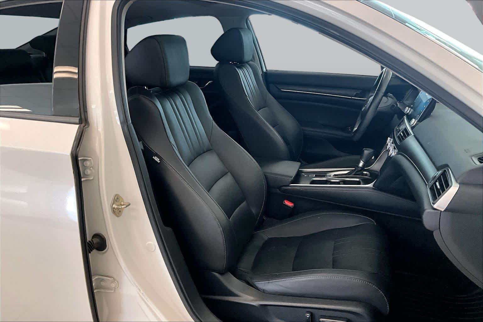 Used 2019 Platinum White Pearl Honda EX-L 1.5T image 8