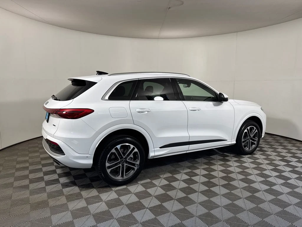 Used 2025 White Audi 2.0T Premium image 9