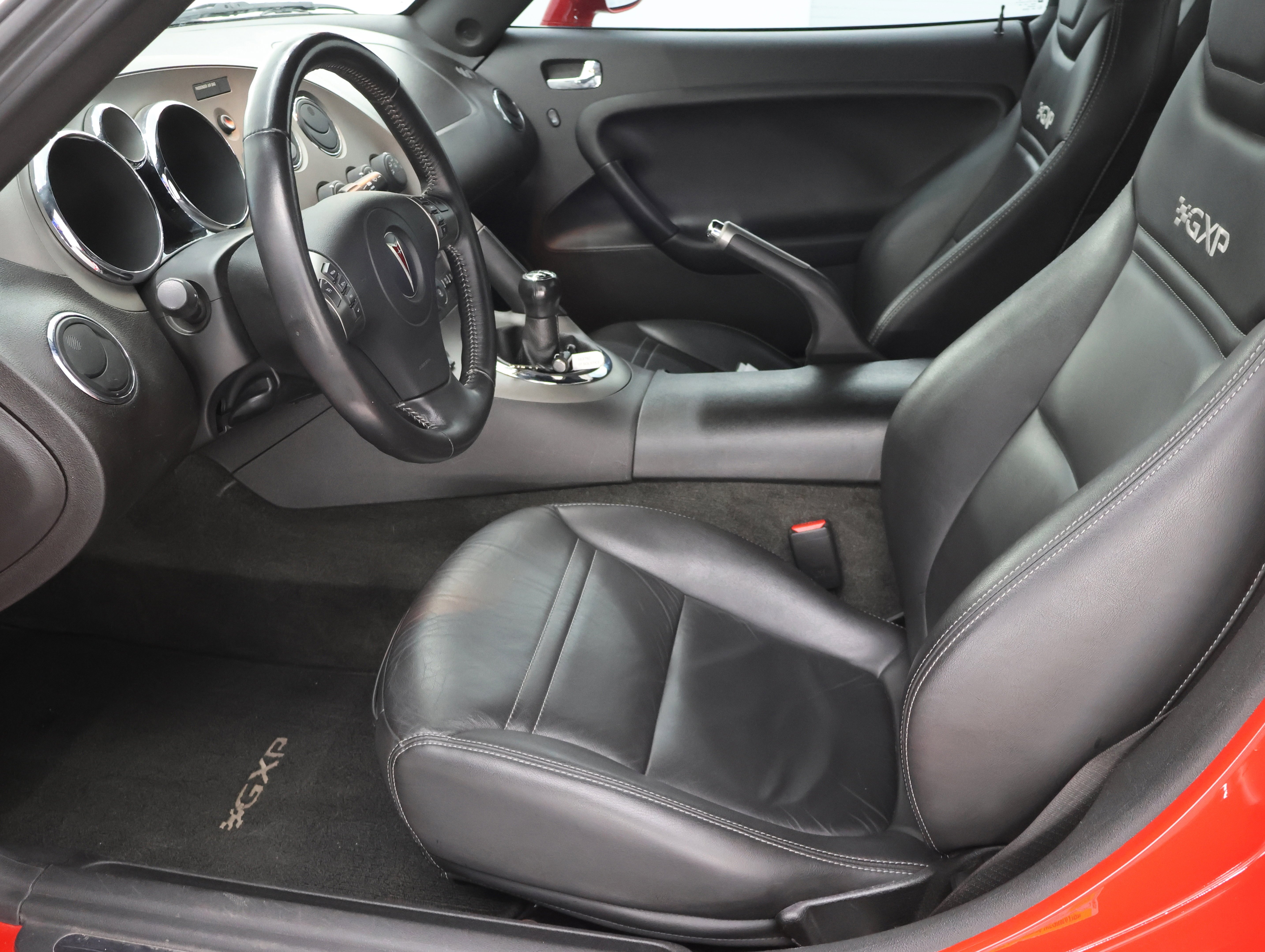 Used 2007 Aggressive (Victory Red) Pontiac GXP Convertible: GXP-CONVERTIBLE-5 SPEED STICK-BLACK LEATHER-LIKE NEW TIRES image 8