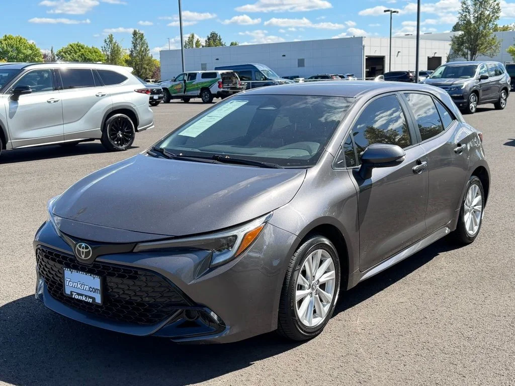 Used 2023 Magnetic Gray Metallic Toyota SE image 4