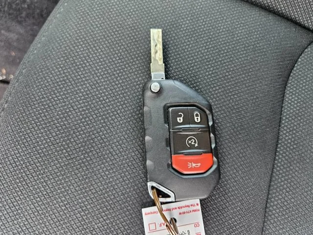 Used 2021  Jeep Unlimited Sport Altitude image 29