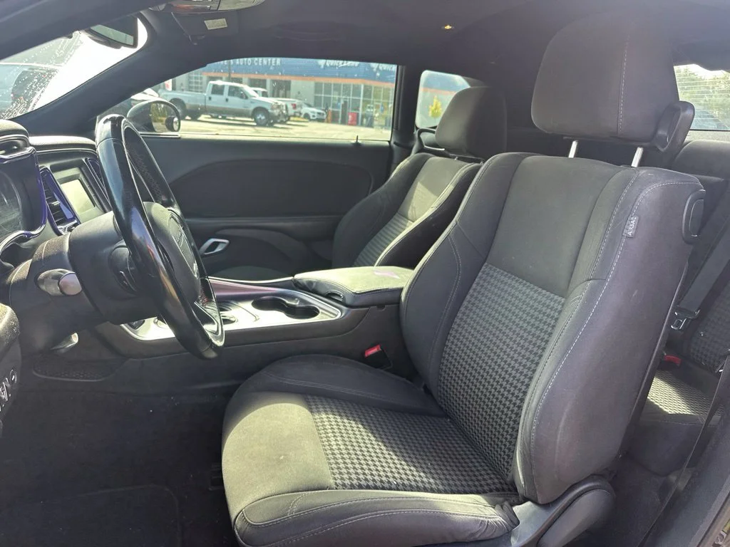 Used 2015 Pitch Black Clearcoat Dodge SXT image 10