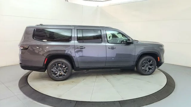 New 2026 Baltic-Gray Metallic Clear-Coat Exterior Paint Jeep Limited Altitude image 11