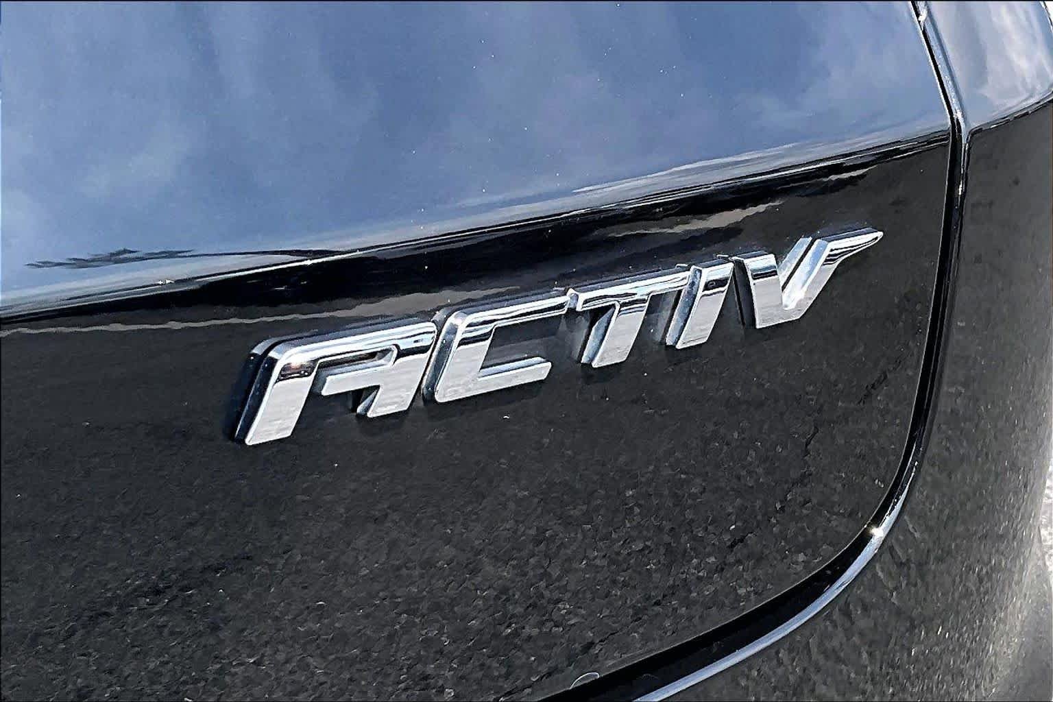 Used 2021 Mosaic Black Metallic Chevrolet ACTIV image 10