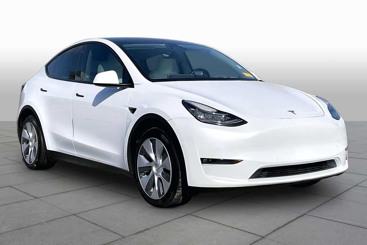 Used 2022 WHITE Tesla Long Range image 2
