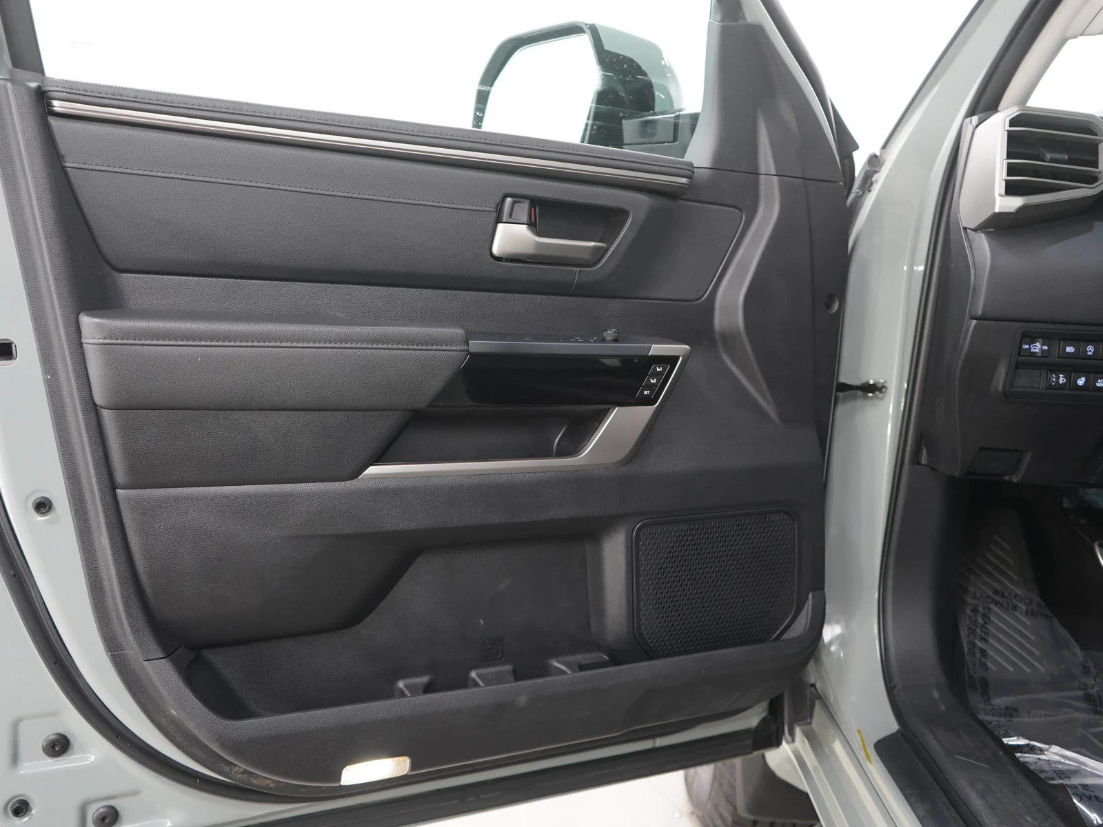 Used 2022  Toyota Limited image 20