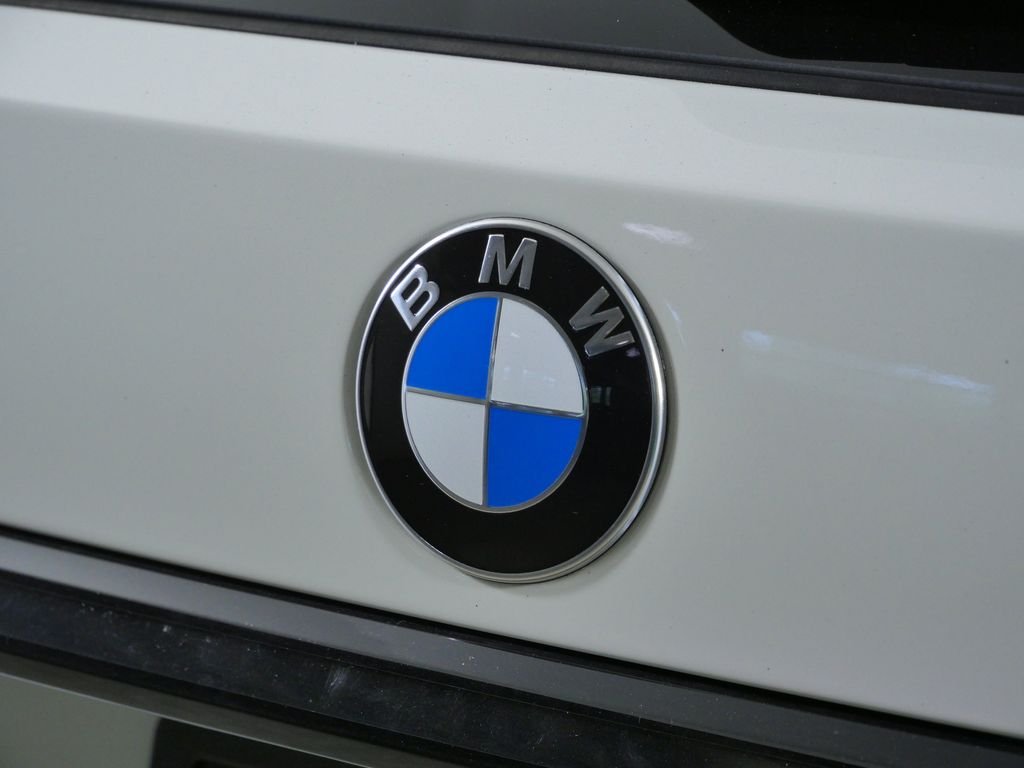 Certified Used 2026 Alpine White BMW xDrive40i image 14