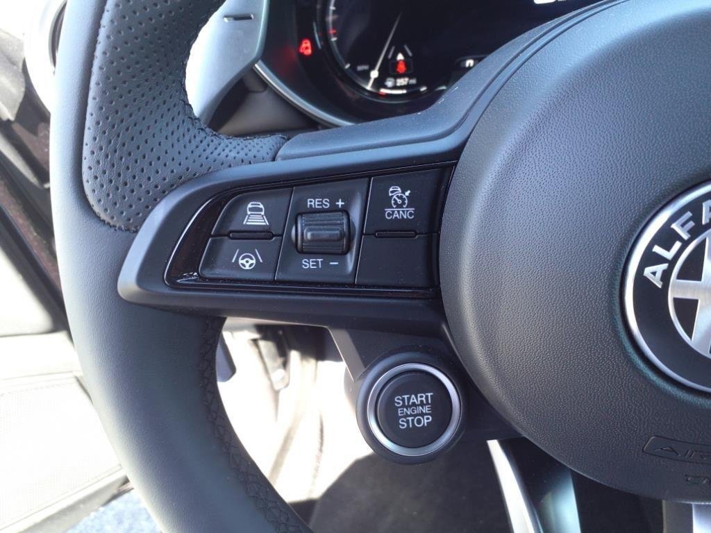 2025 Alfa Romeo Giulia Base - Photo 13