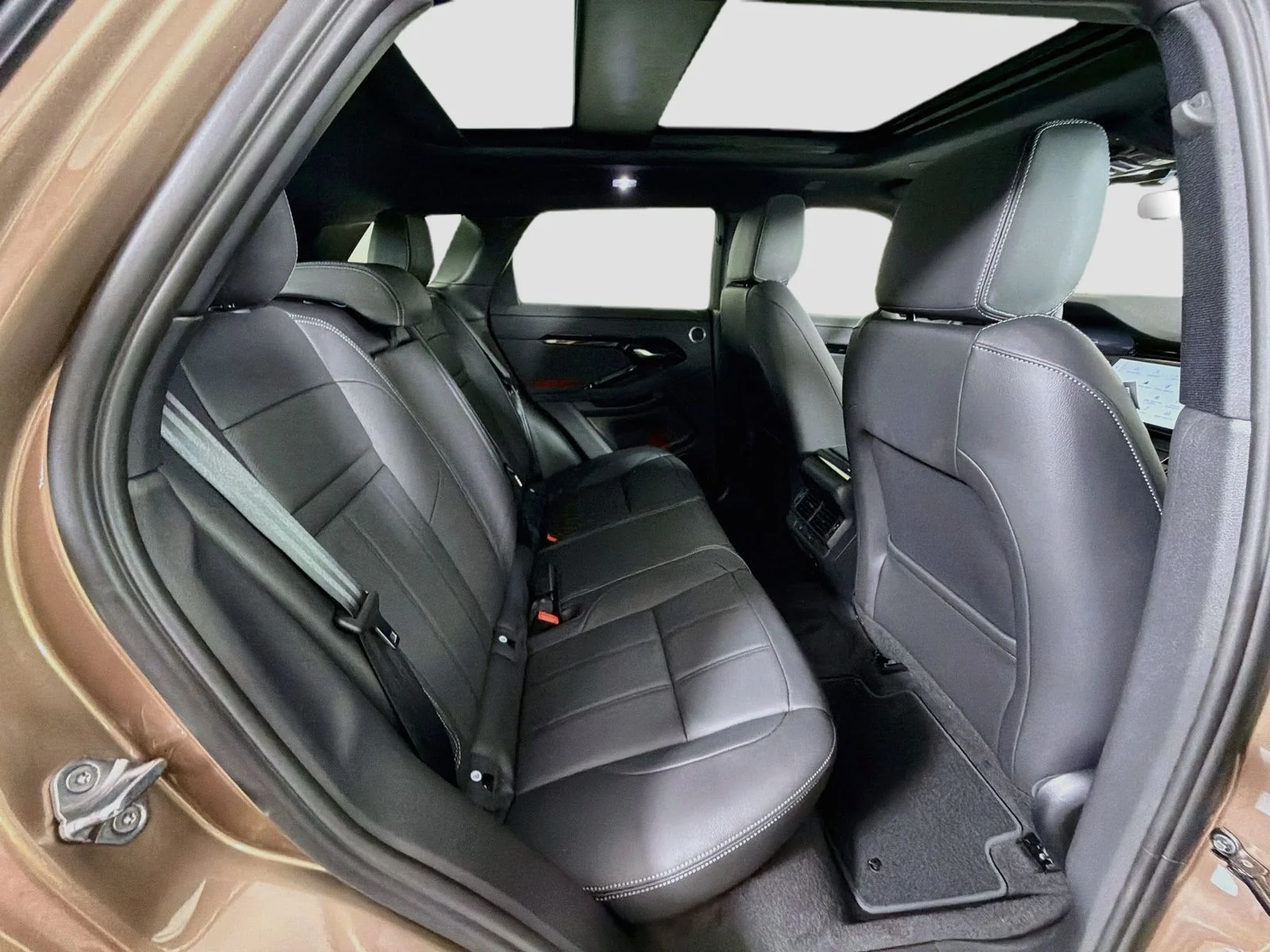 New 2026 Corinthian Bron Land Rover Hoxton Edition image 31