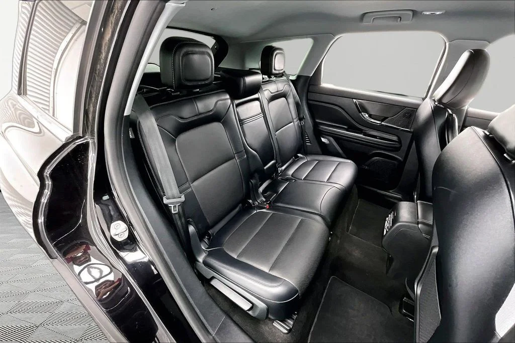 Used 2022 Black Metallic Lincoln Standard image 27