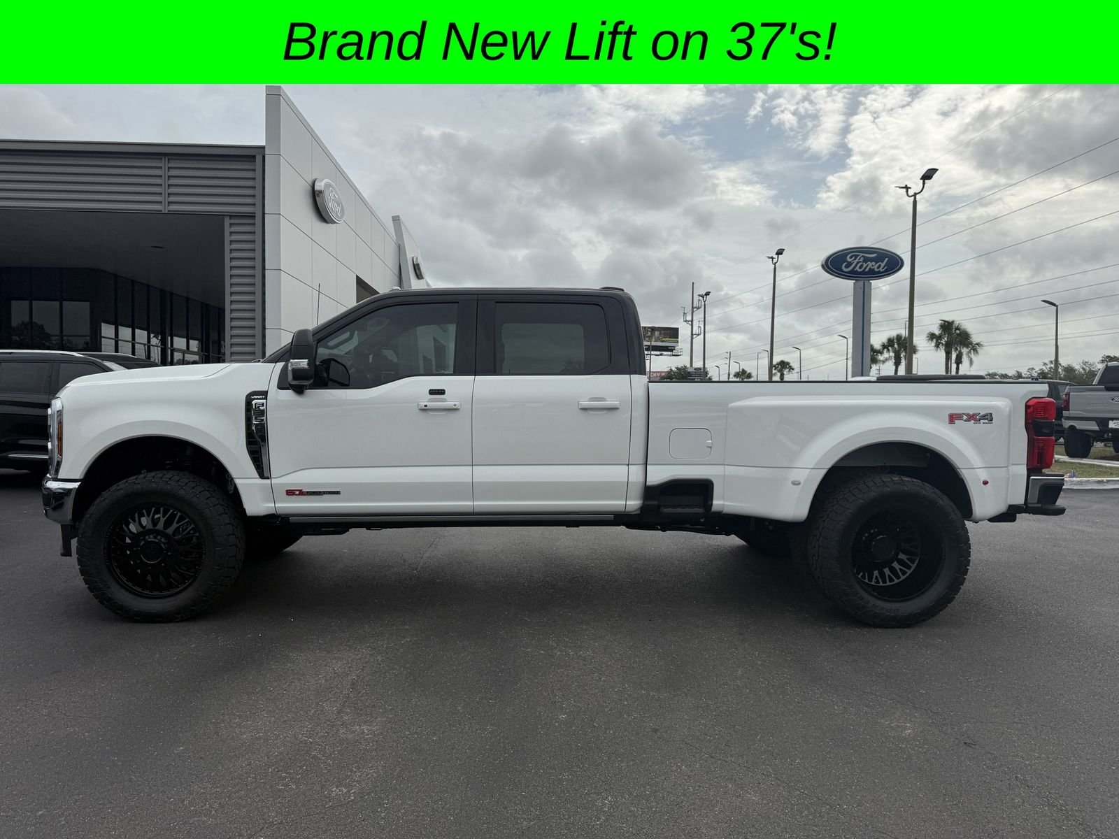 Used 2025 White Ford Lariat image 8