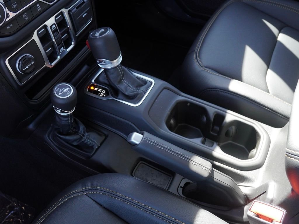 New 2026 Anvil Clear-Coat Exterior Paint Jeep Sahara image 14