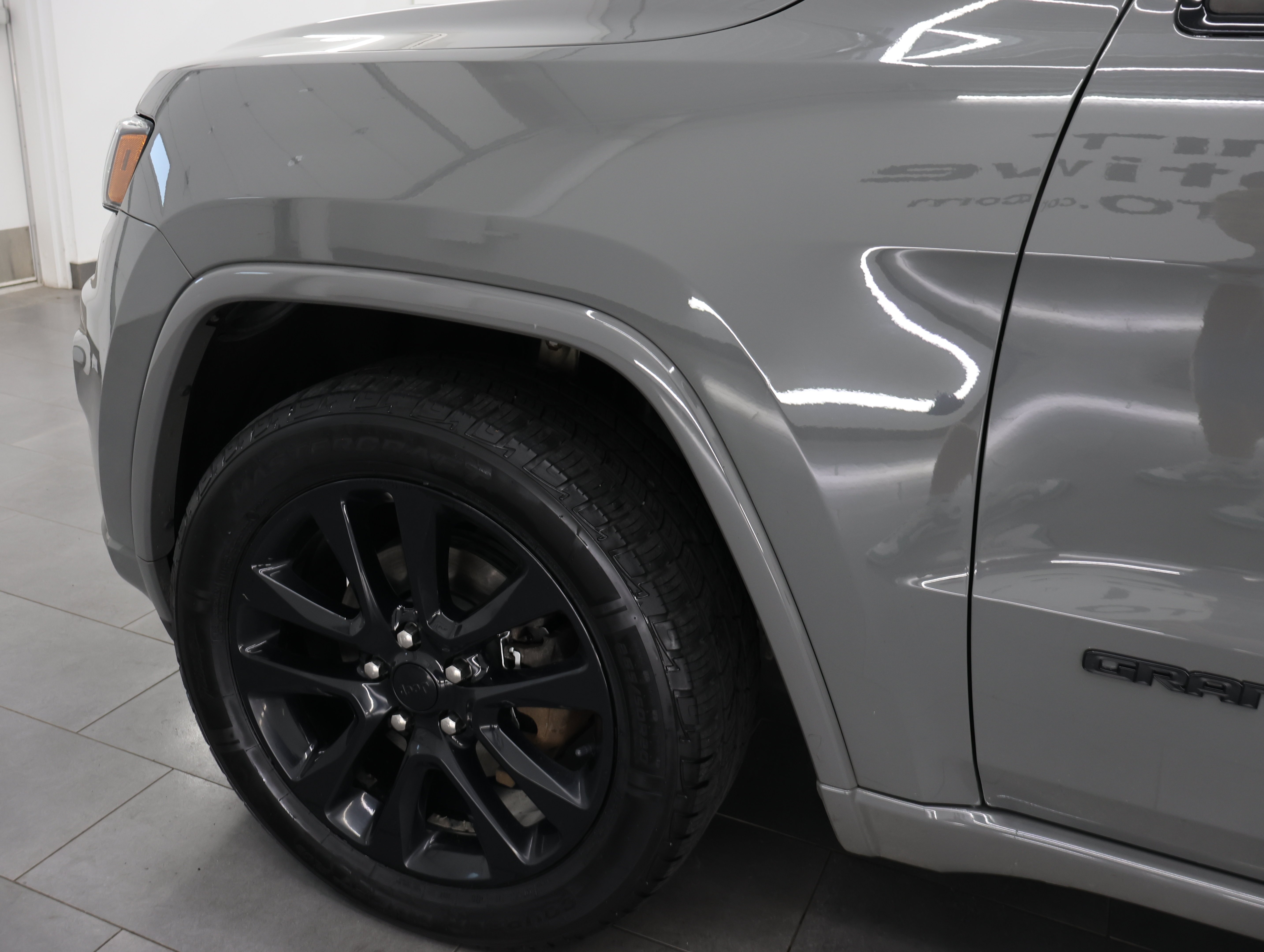 Used 2020 Sting-Gray Clearcoat Jeep 4x4 Altitude: ALTITUDE-4WD-NAV-MOON-HEATED SEATS-BACKUP CAM-1 OWNER image 34