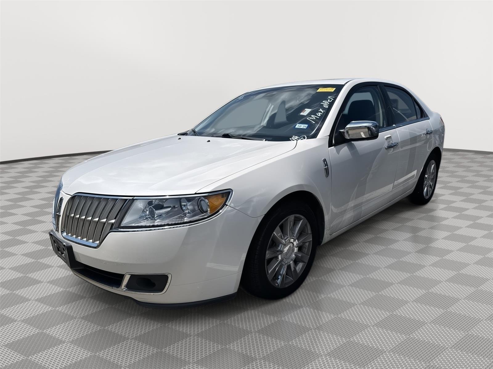 Used 2012 White Platinum Metallic Tri-Coat Lincoln Ultimate image 4