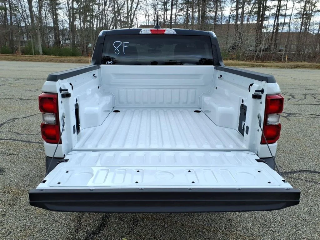 New 2026 Oxford White Ford XLT image 7