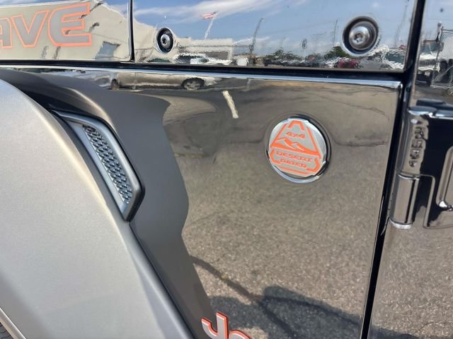Certified Used 2025 Black Clearcoat Jeep Mojave image 37