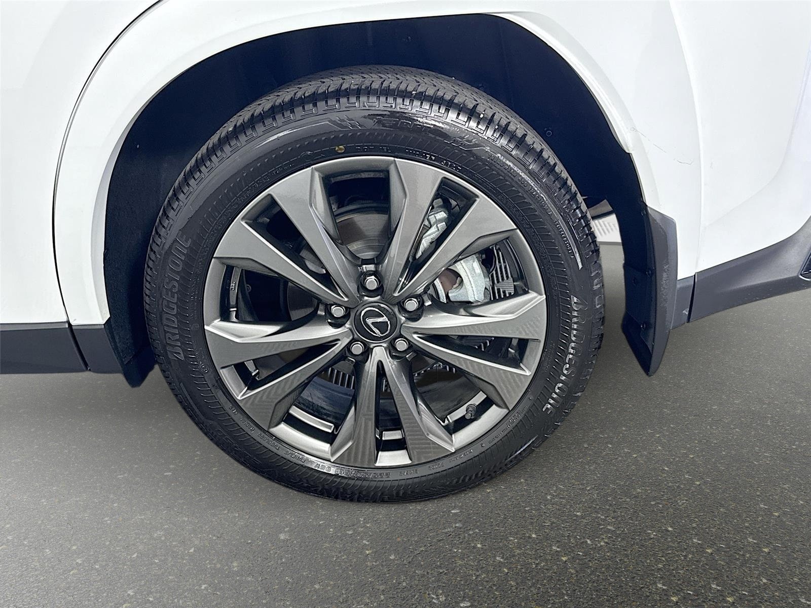 Used 2025 Ultra White Lexus UX 300h F SPORT Design image 31