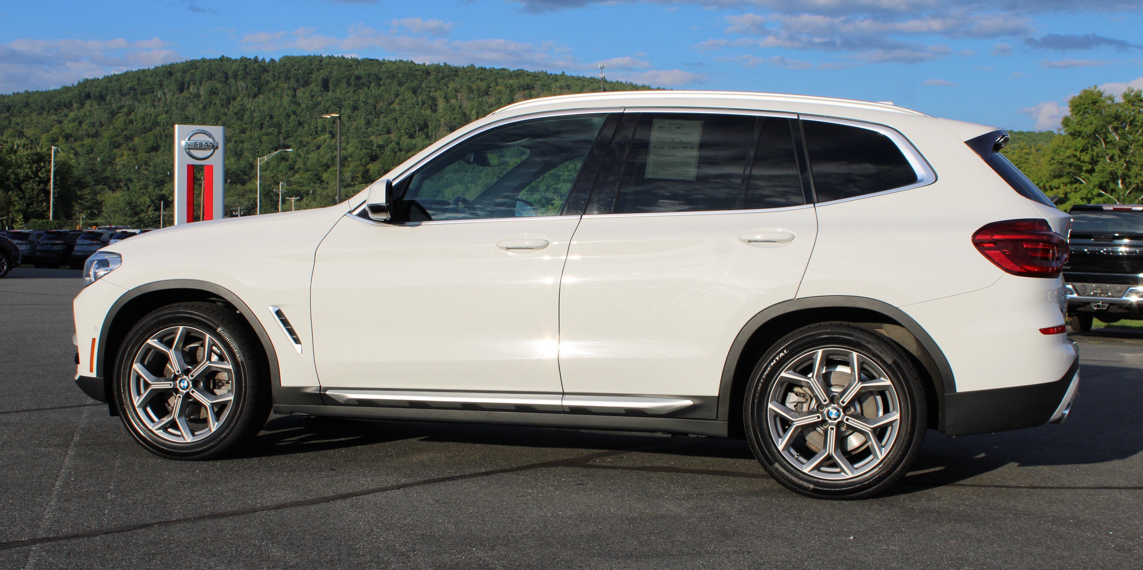 Used 2021 Alpine White BMW xDrive30i image 14