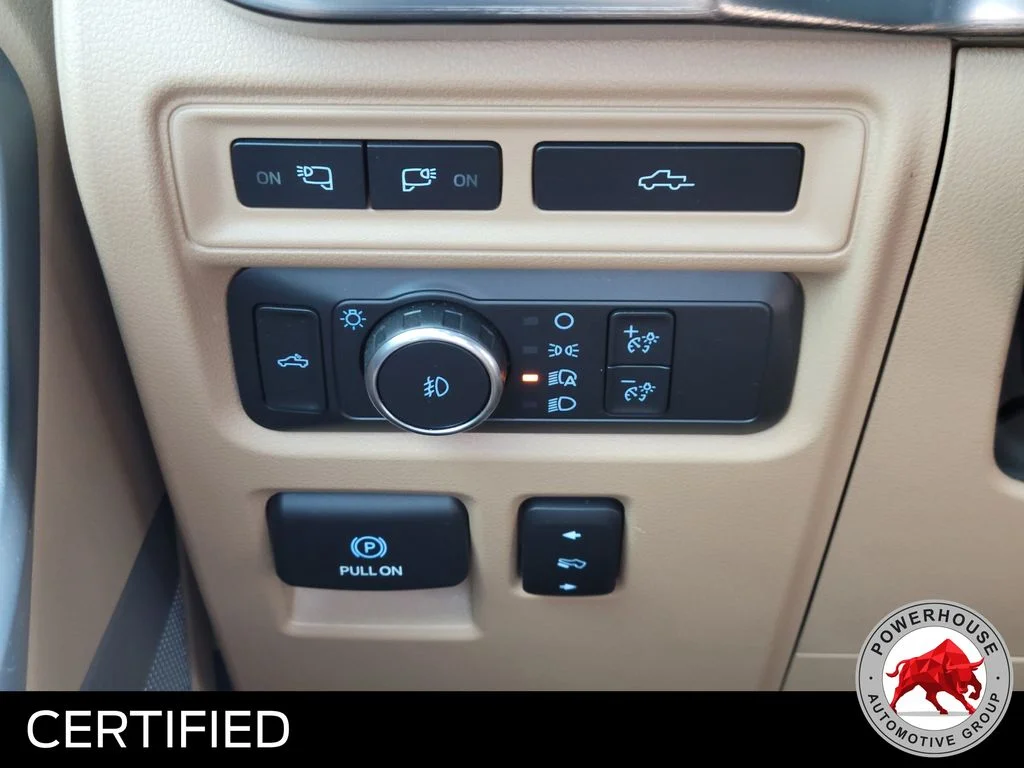 Used 2021 White Ford Lariat image 28