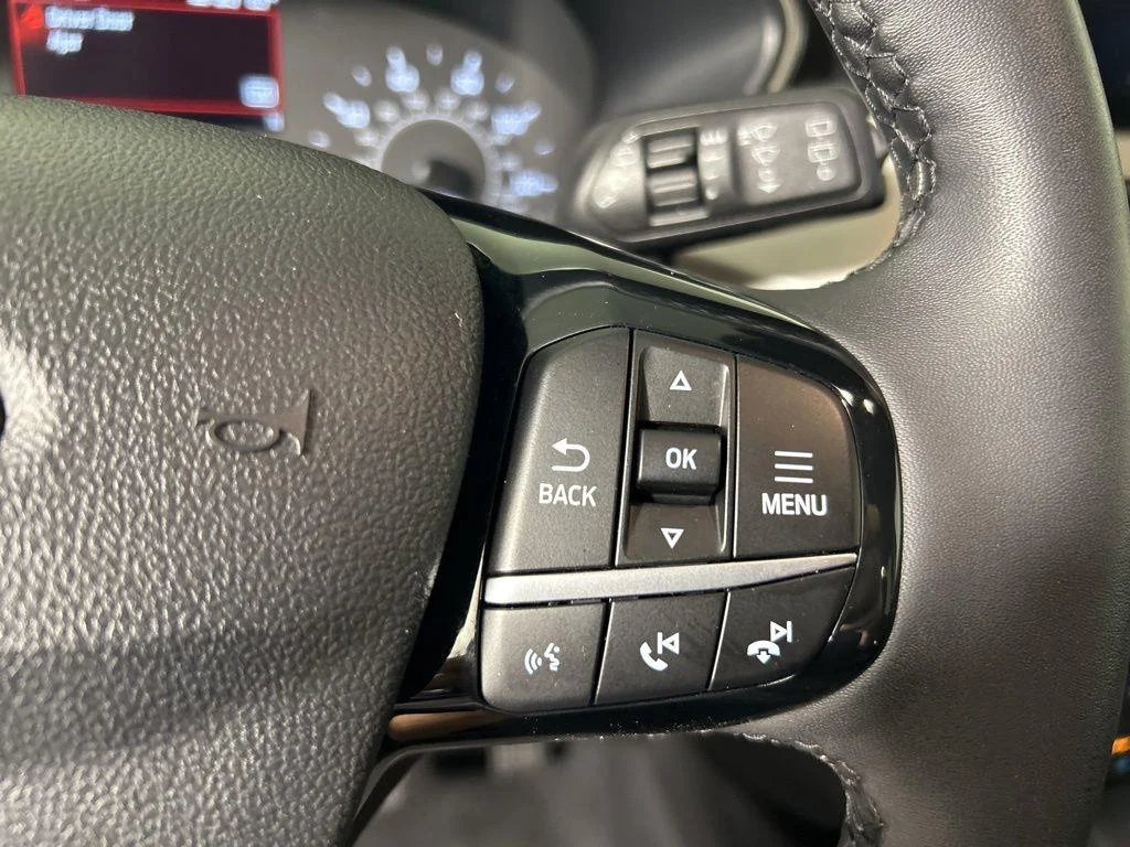 Used 2022 Oxford White Ford SEL image 22