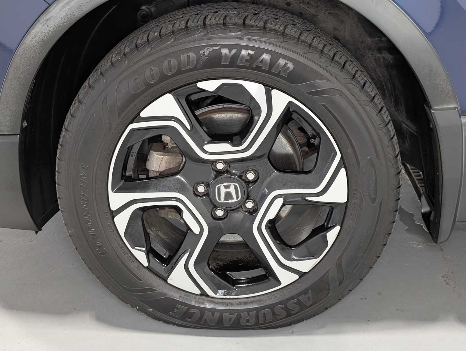 Used 2018 Obsidian Blue Pearl Honda Touring image 3