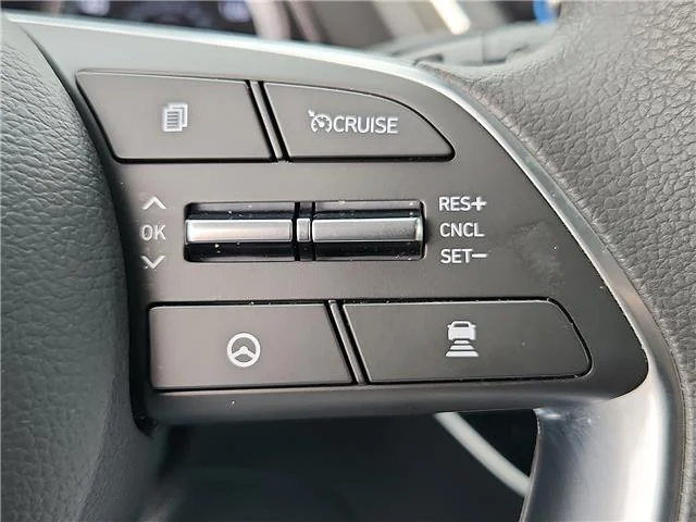 Used 2023 White Hyundai SEL image 15