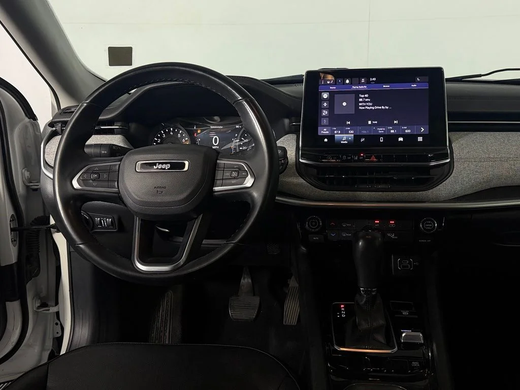 Certified Used 2022 White Jeep Latitude Lux image 15