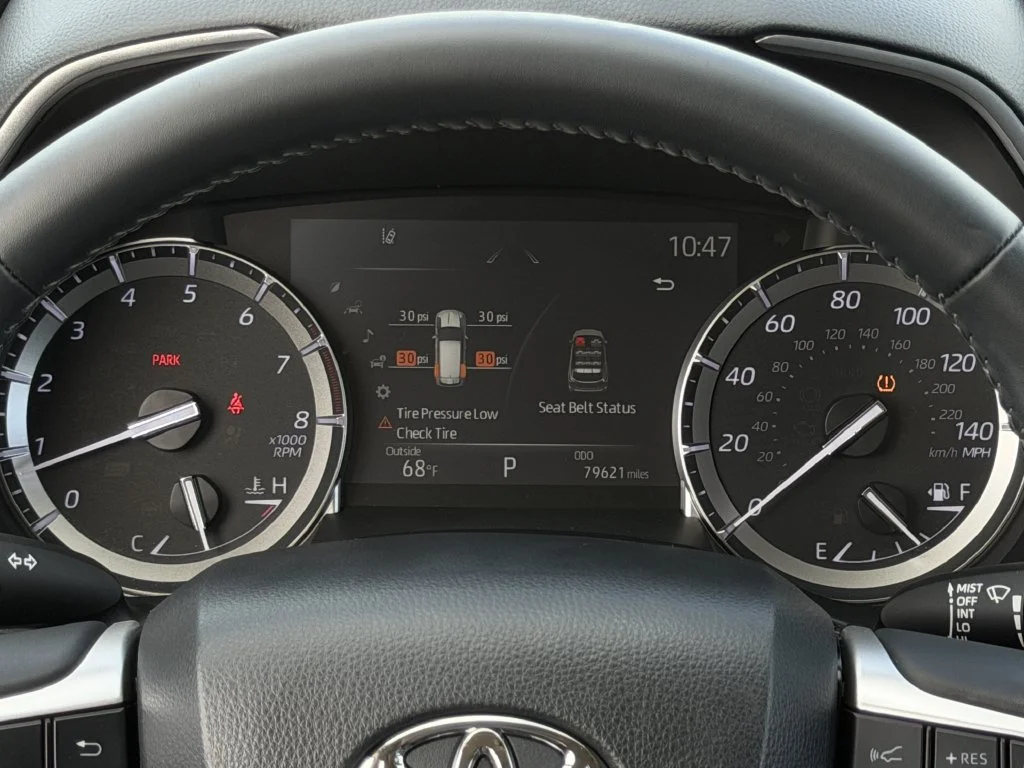 Used 2022  Toyota XLE image 16