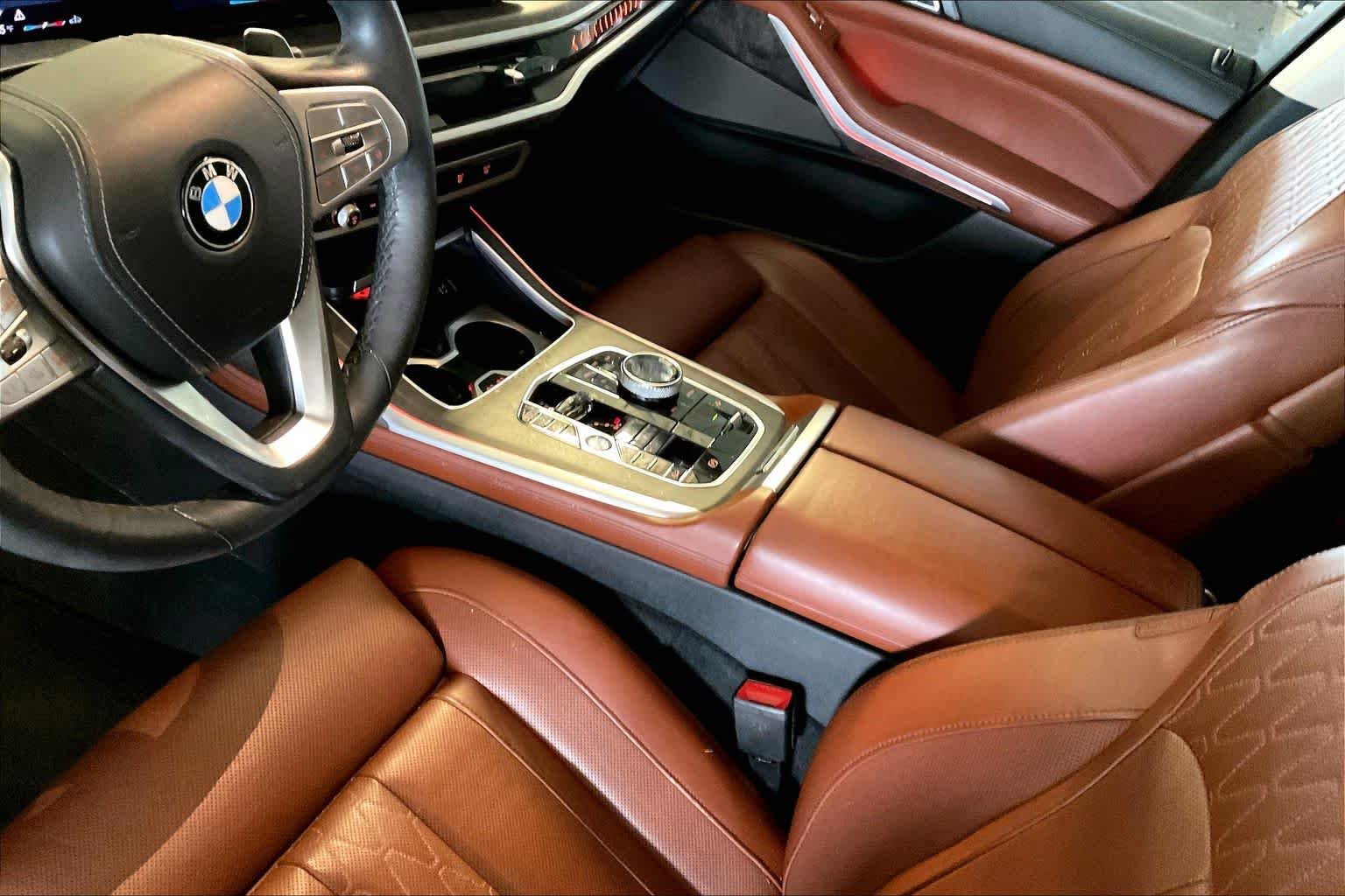 Used 2023 Mineral White Metallic BMW xDrive40i image 15