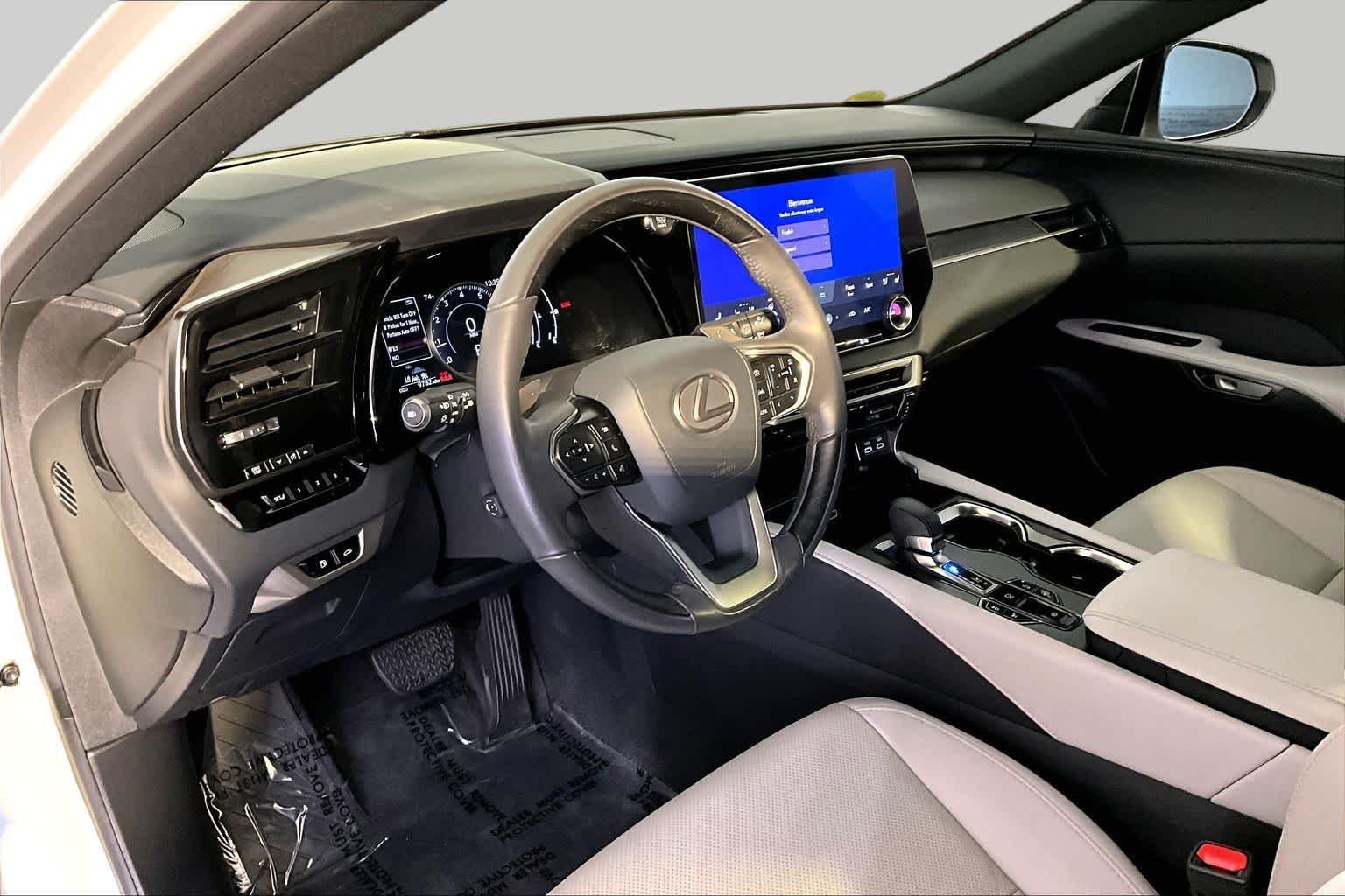 Used 2024 Eminent White Pearl Lexus Premium image 18