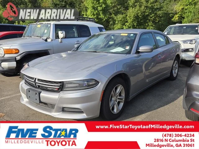 Used 2015 Silver Dodge SE image 1