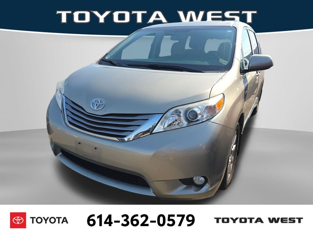 Used 2017  Toyota XLE image 3