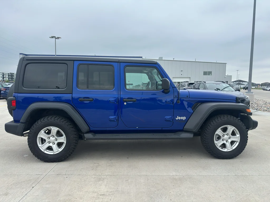 Used 2020 Ocean Blue Metallic Clearcoat Jeep Sport S image 4