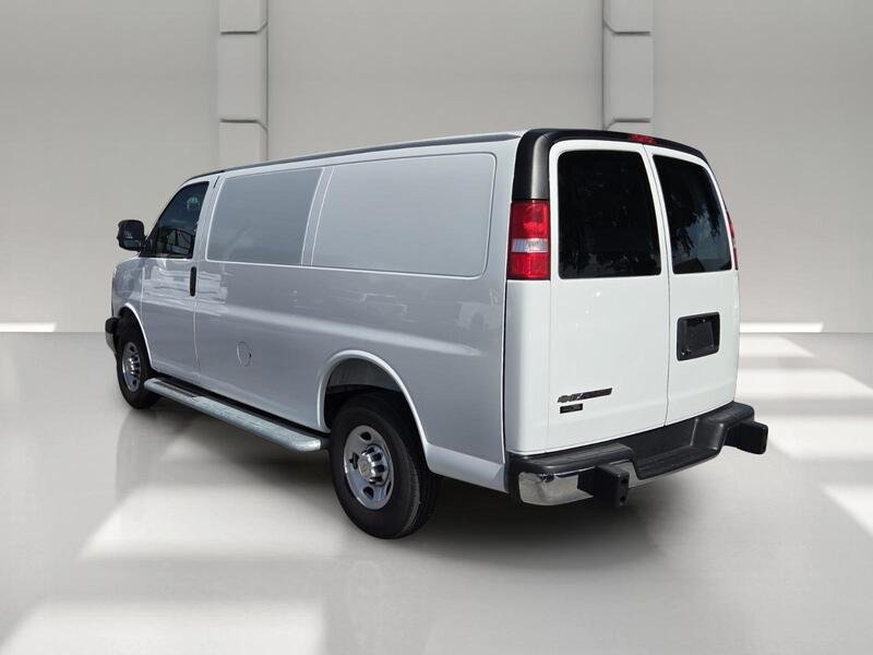 Used 2025 Summit White CHEVROLET RWD 2500 135" image 3