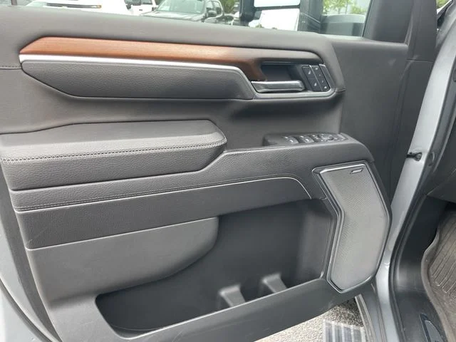 Used 2025 Sterling Metallic GMC Denali image 9