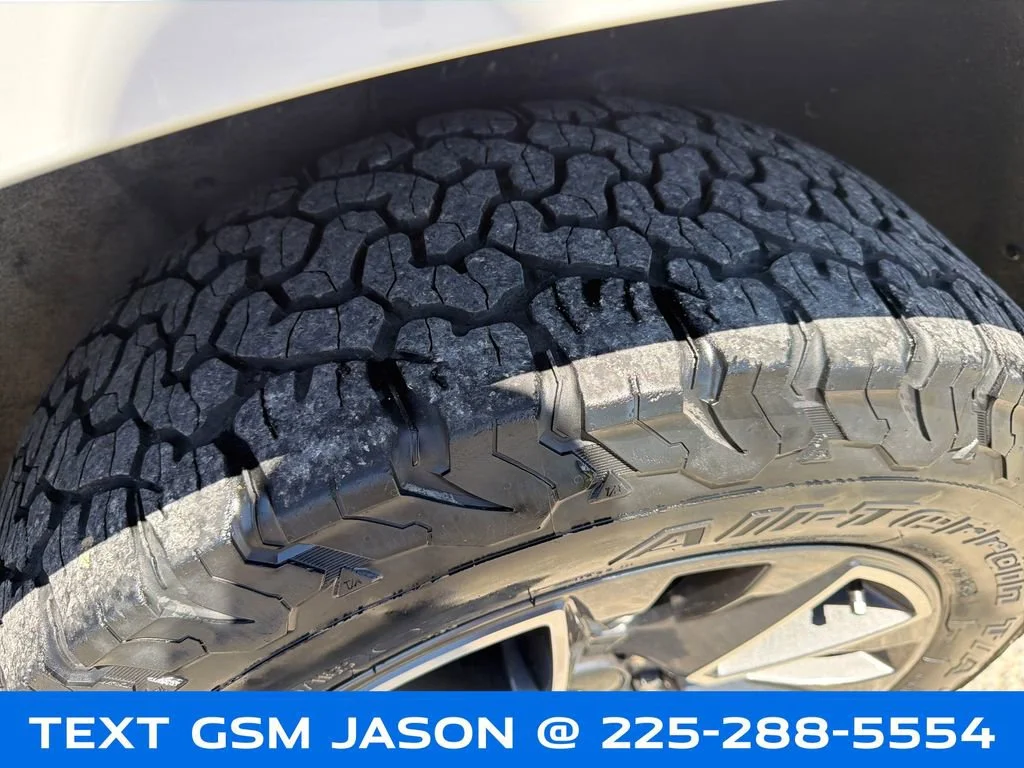Used 2022 Summit White Chevrolet Z71 image 11