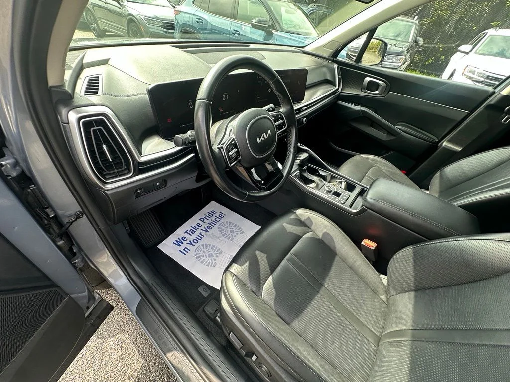 Used 2024 Silver Kia S image 9