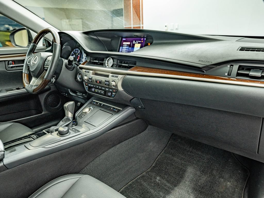 Used 2018 Silver Lexus 350 image 38