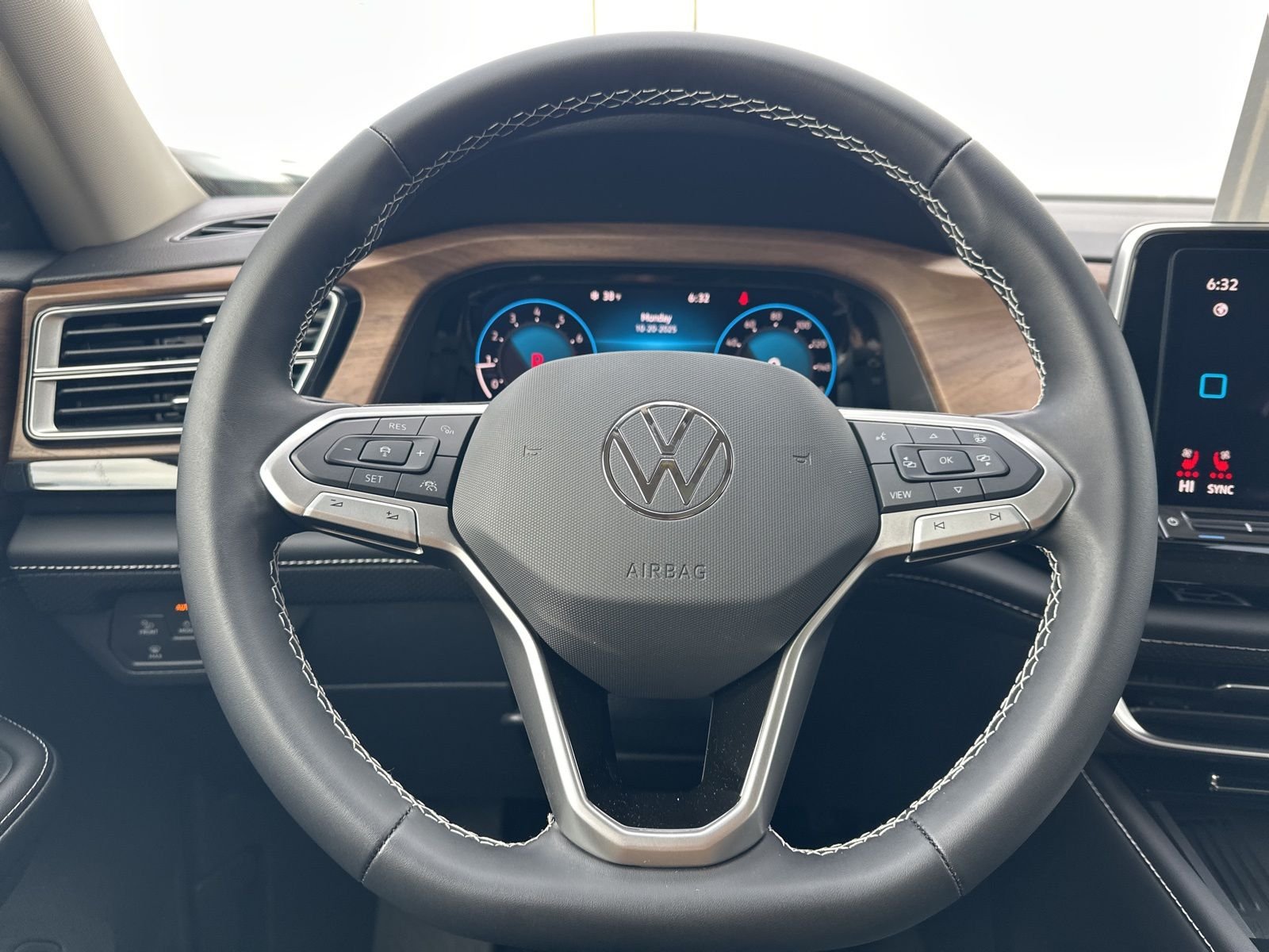 2026 Volkswagen Atlas SE w/Tech - Photo 14
