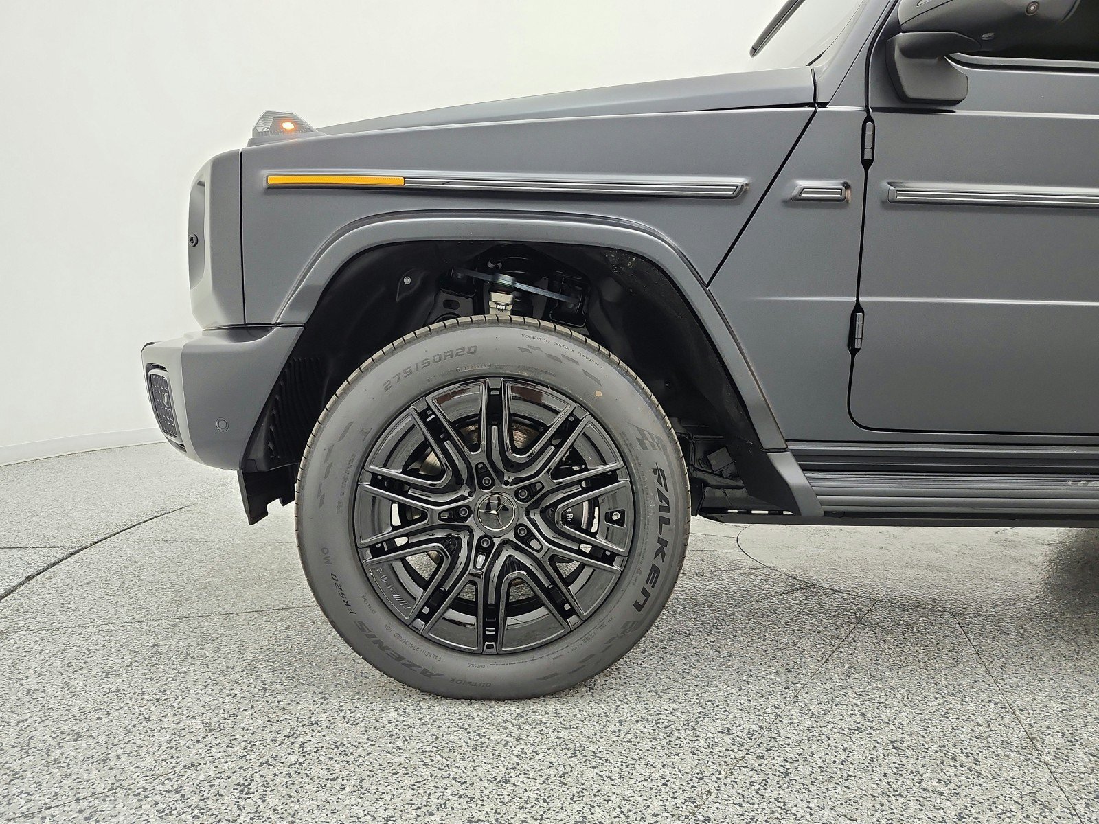 New 2027 MANUFAKTUR Night Black Magno Mercedes-Benz G 580e SUV image 34