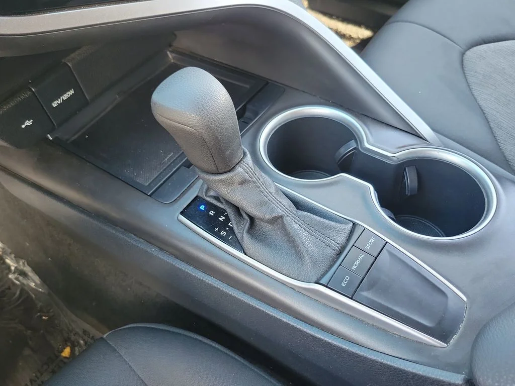 Used 2022 White Toyota LE image 13