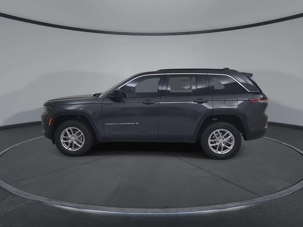 New 2026 Baltic Gray Metallic Clearcoat Jeep Laredo image 9