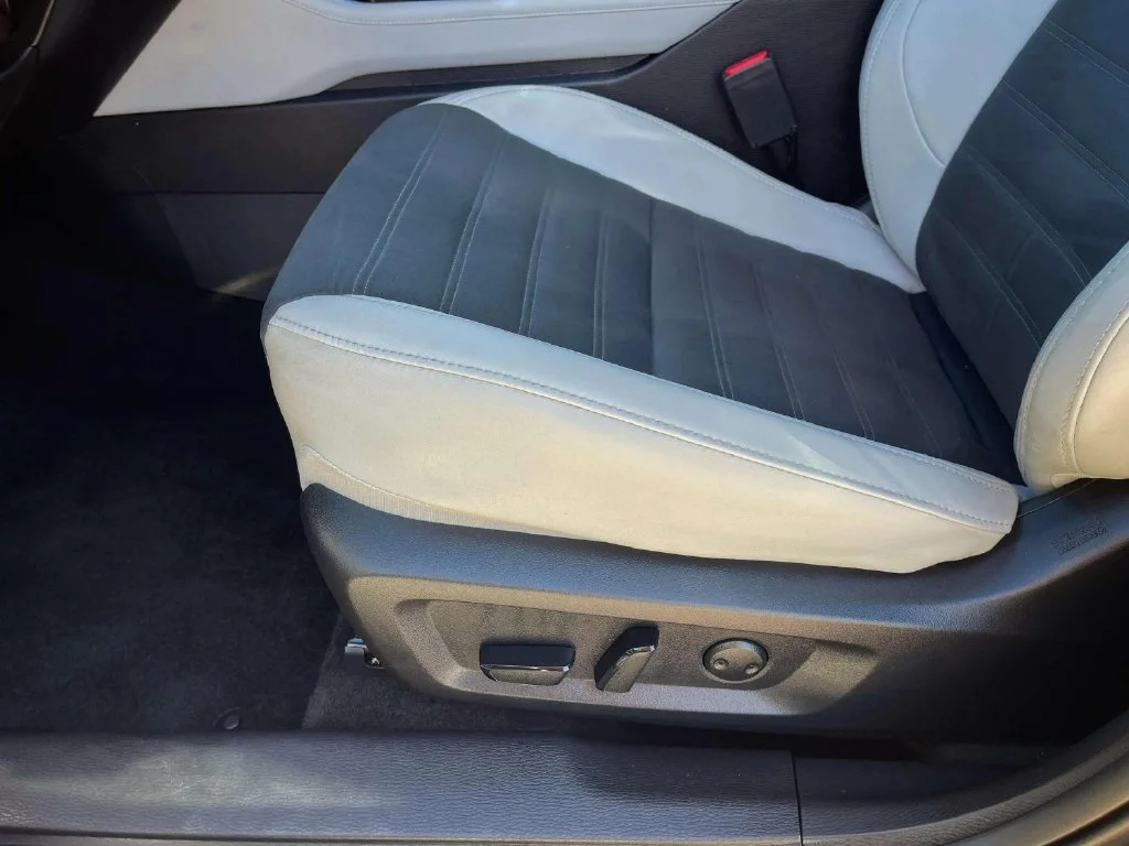 Used 2025 Cosmic Blue Metallic Mitsubishi  image 25