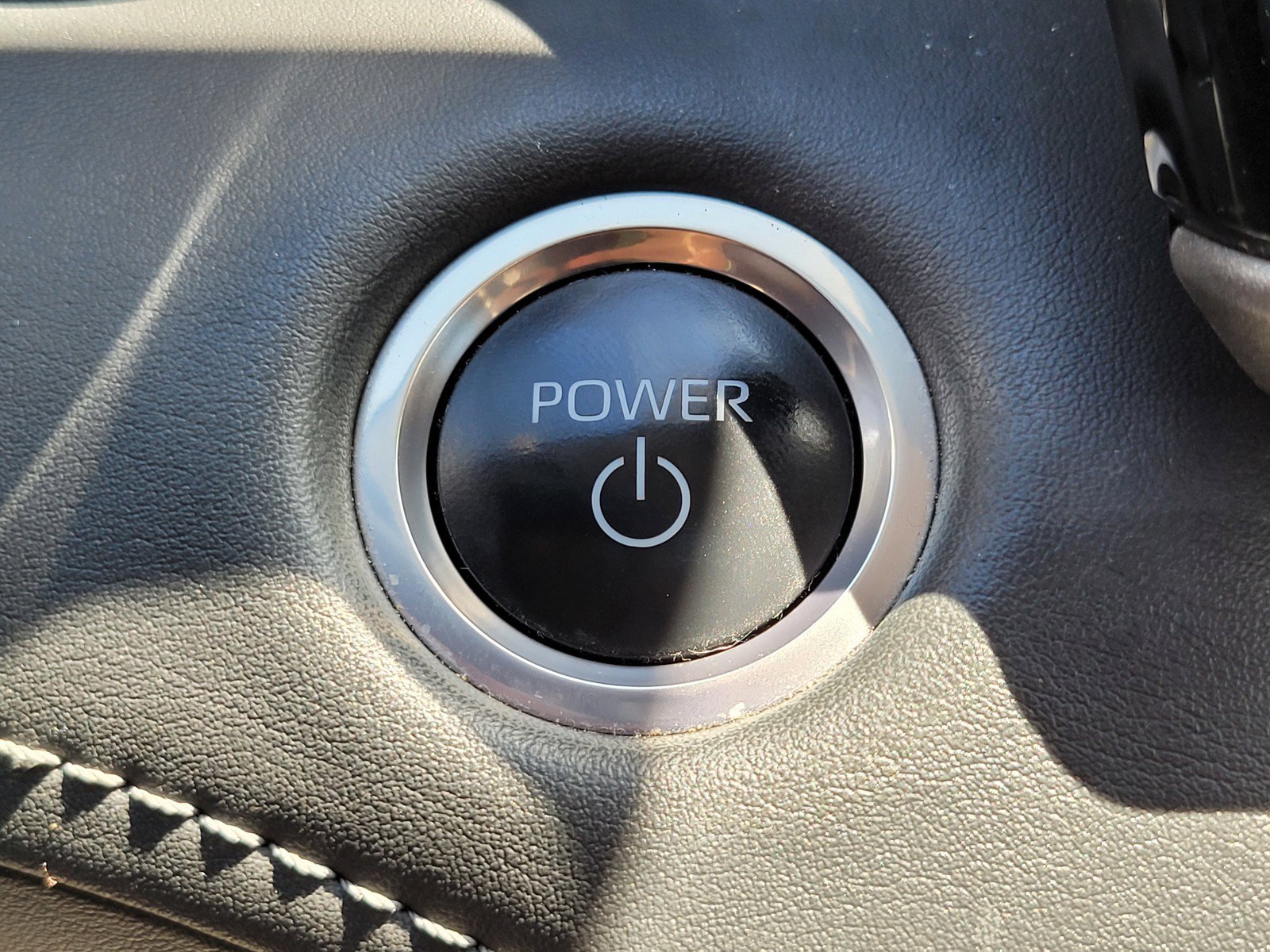 Used 2024  Toyota Hybrid XLE image 23
